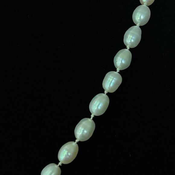 Vintage 19" Freshwater Pearl Necklace with 14K Gold Hook Clasp Hand Knotted - Picture 4 of 7